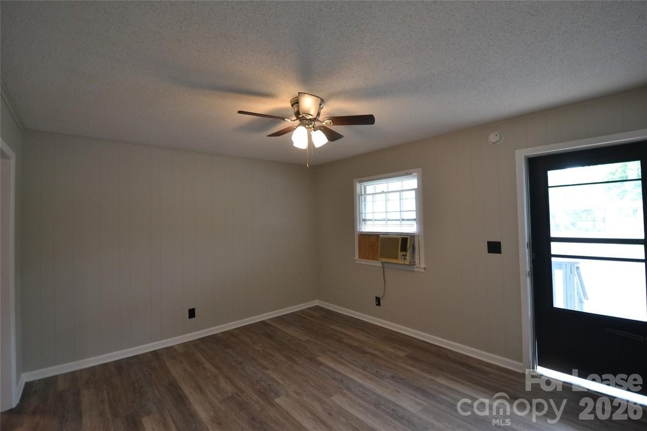 102 Sunset Dr - Photo 4 of 20