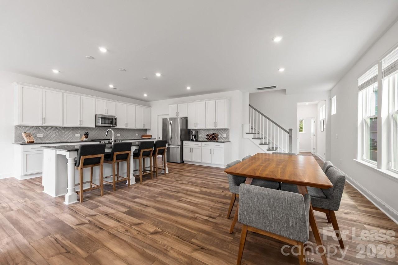 2950 Clyde Dr - Photo 6 of 34