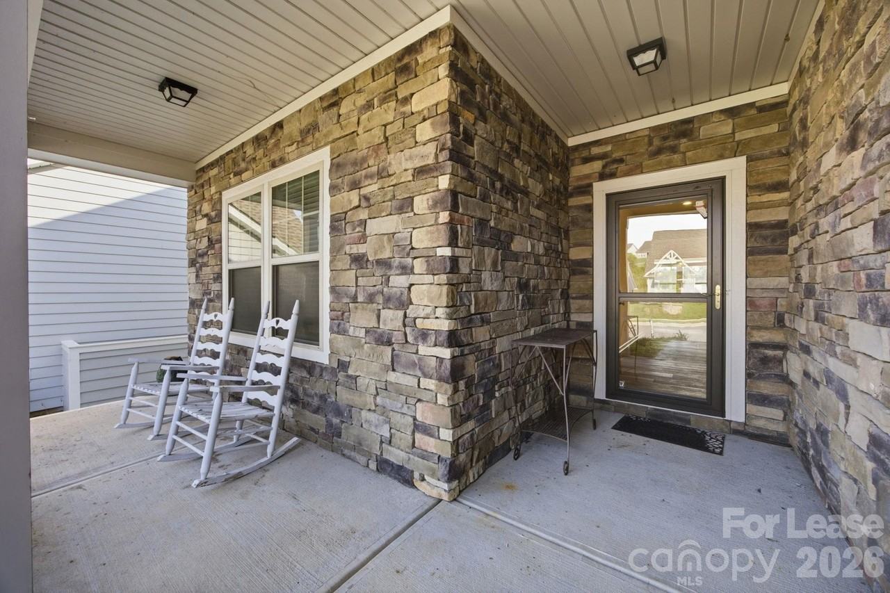 219 Canada Dr - Photo 2 of 33