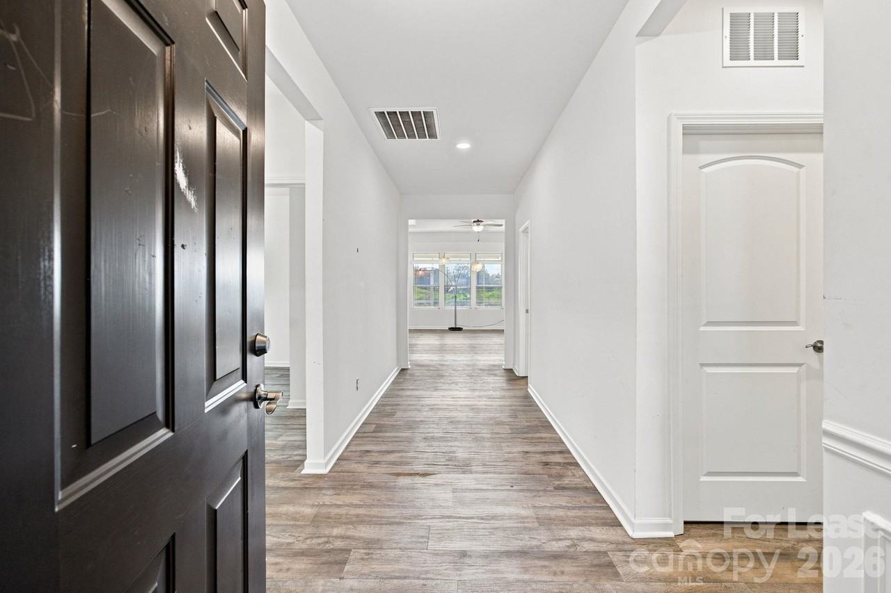 219 Canada Dr - Photo 3 of 33
