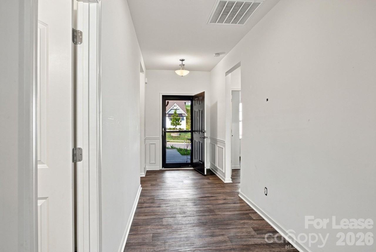219 Canada Dr - Photo 4 of 33