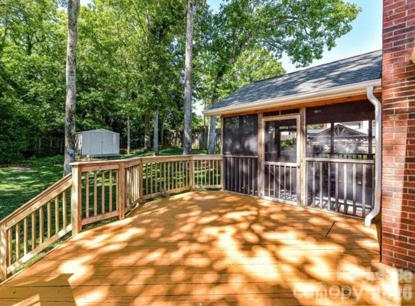 10909 Tradewinds Ln - Photo 2 of 17