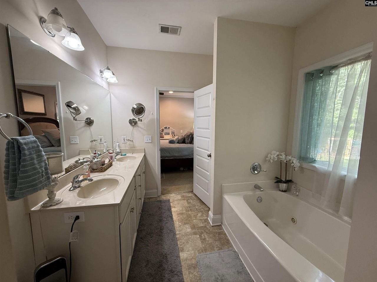 205 Forest Bickley Rd - Photo 7 of 18