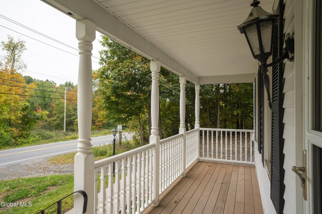 137 Daniels Rd - Photo 6 of 25
