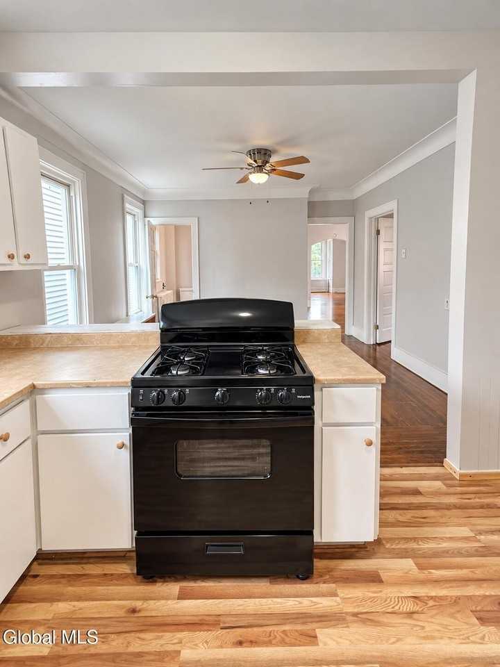 359 Forest Ave - Photo 7 of 10