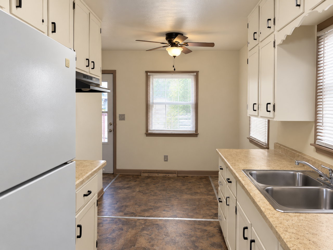 907 Cutler St - Photo 2 of 22