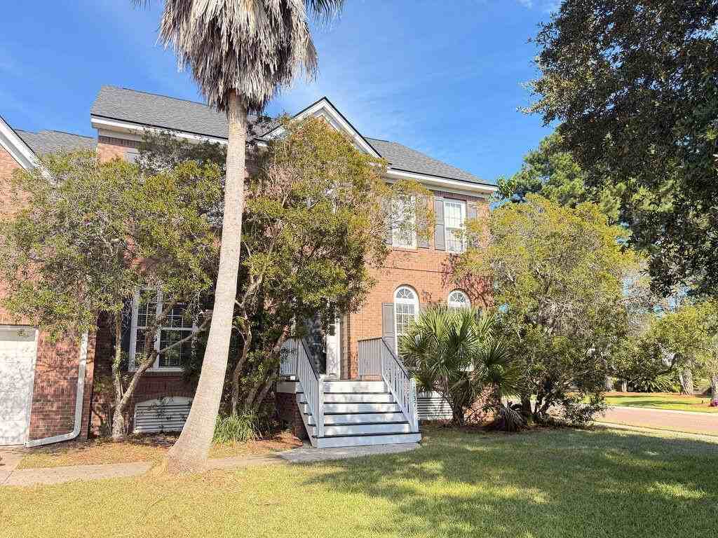 1537 Oakhurst Dr - Photo 2 of 37