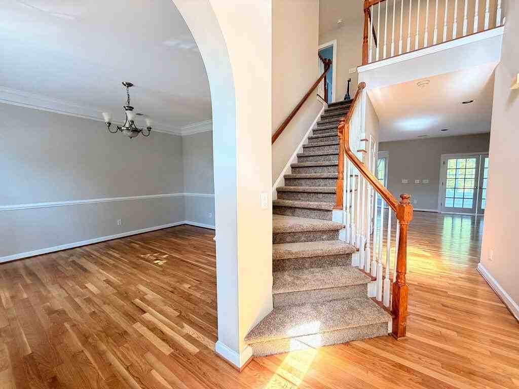 1537 Oakhurst Dr - Photo 4 of 37
