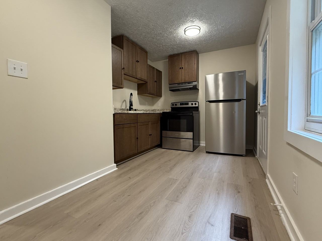 309 Reeceburg Rd Se #1 - Photo 3 of 6