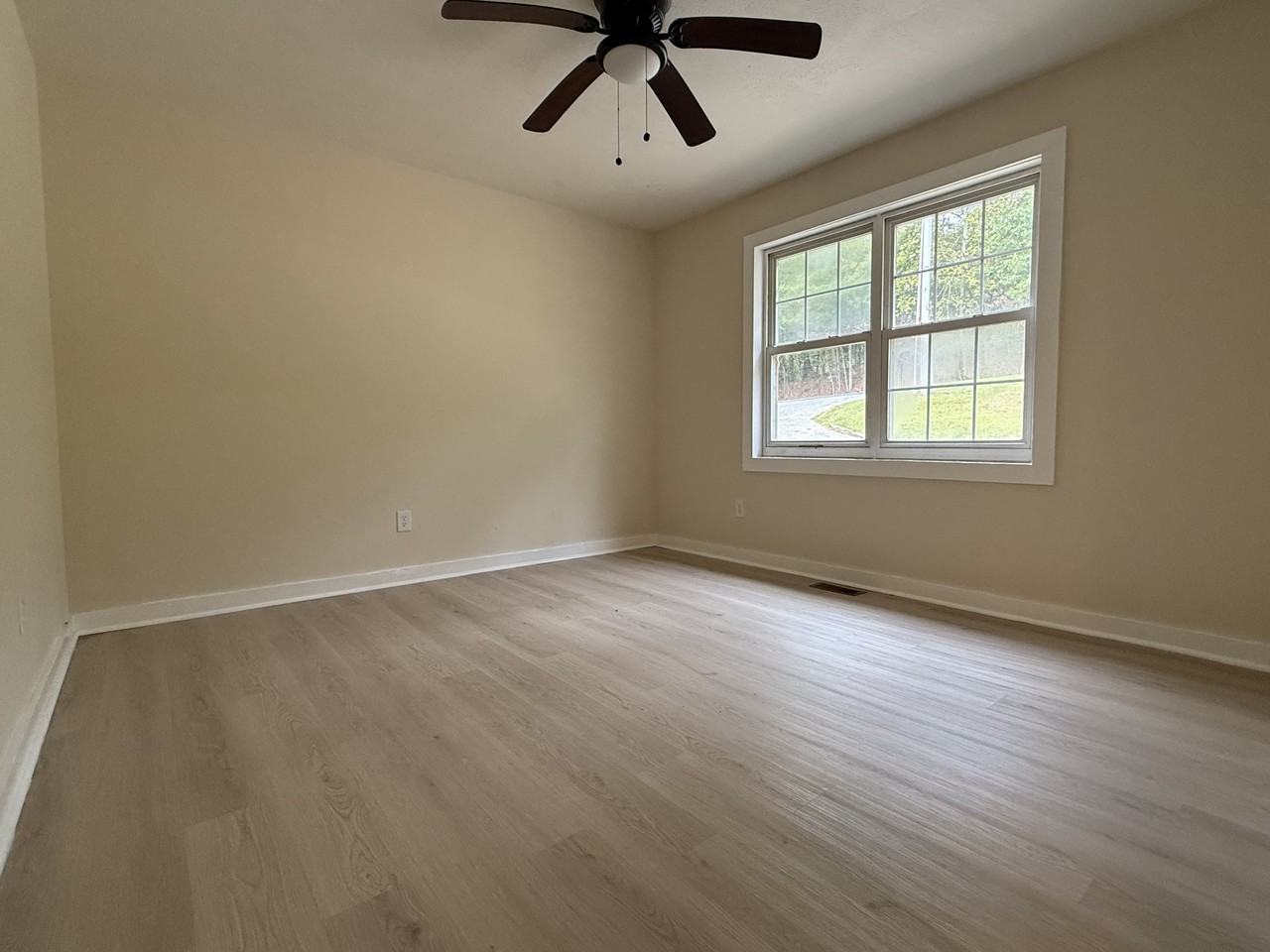 309 Reeceburg Rd Se #1 - Photo 5 of 6