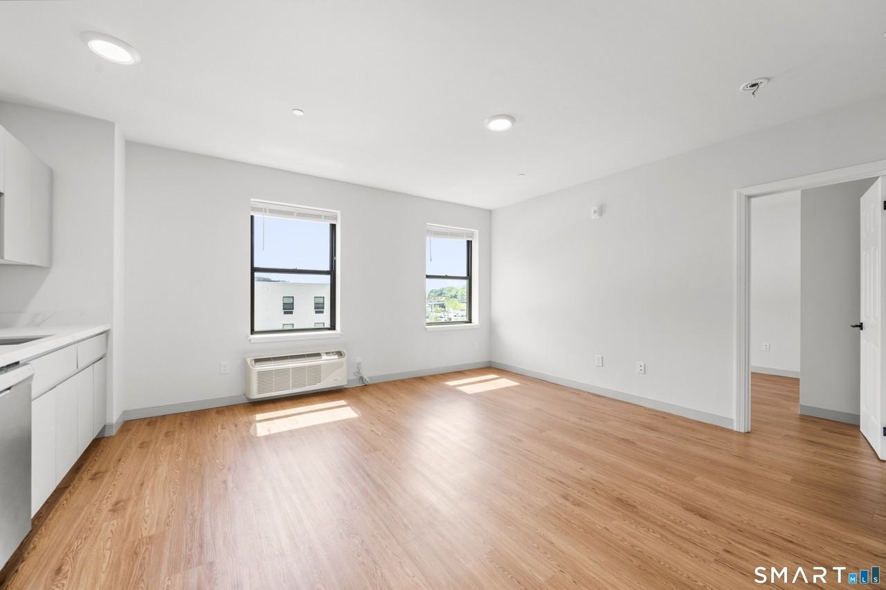 158 Main St - Photo 7 of 26