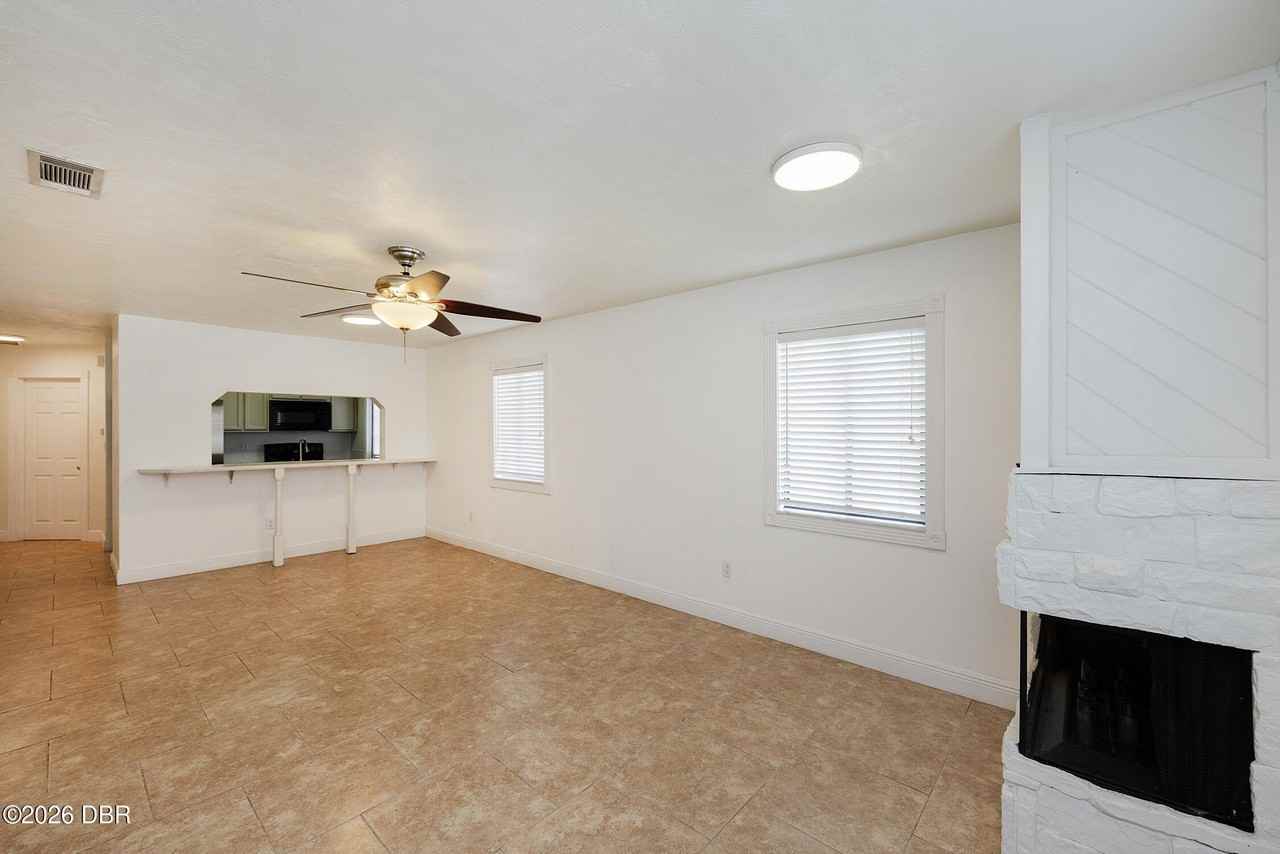 1560 Hancock Ln - Photo 3 of 30