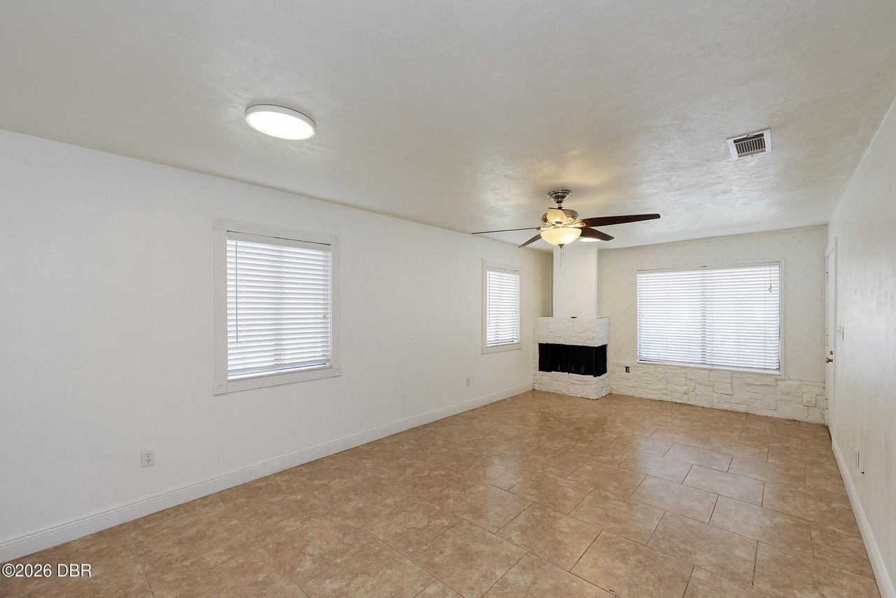 1560 Hancock Ln - Photo 4 of 30