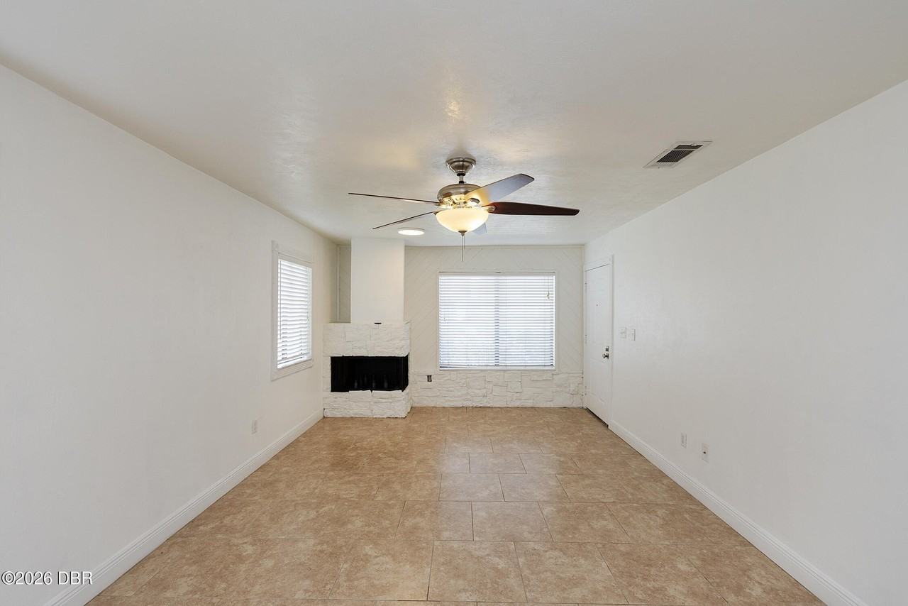1560 Hancock Ln - Photo 5 of 30