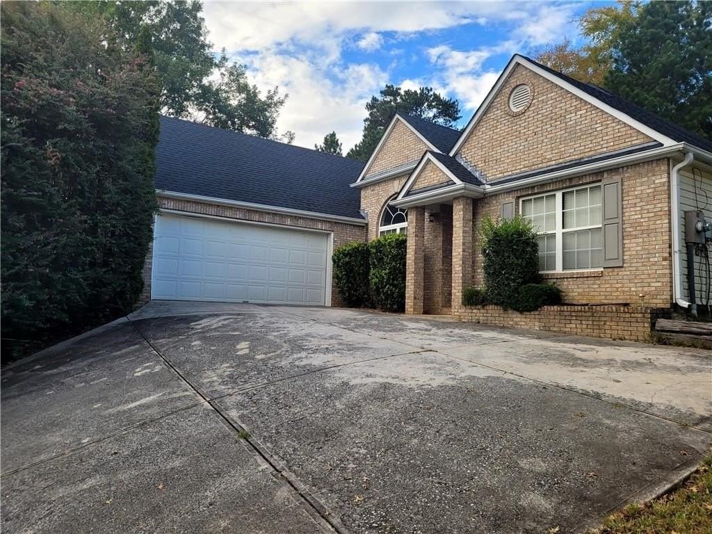 2360 Pettit Dr - Photo 2 of 25