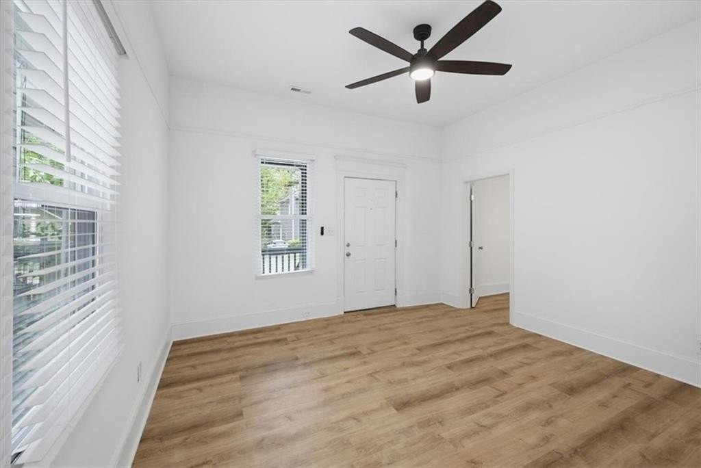 498 Connally St Se - Photo 5 of 24