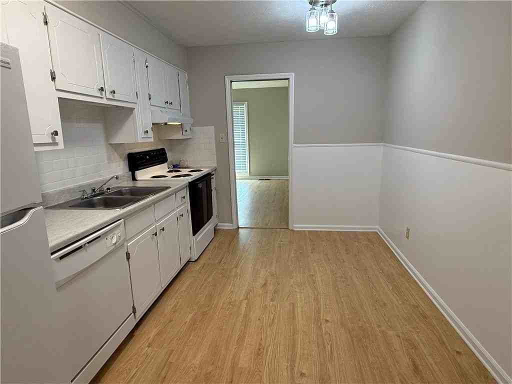 1650 Beechwood Blvd Nw #A - Photo 2 of 9