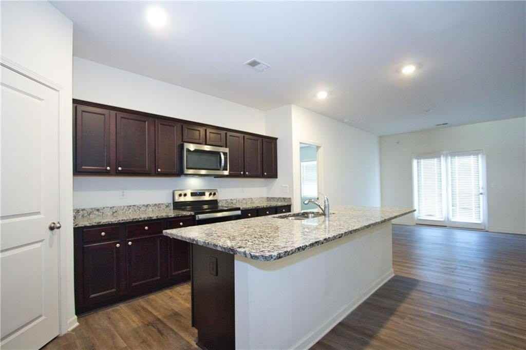 222 Sinclair Way - Photo 7 of 34