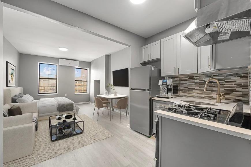 901 Dekalb Ave - Photo 3 of 4