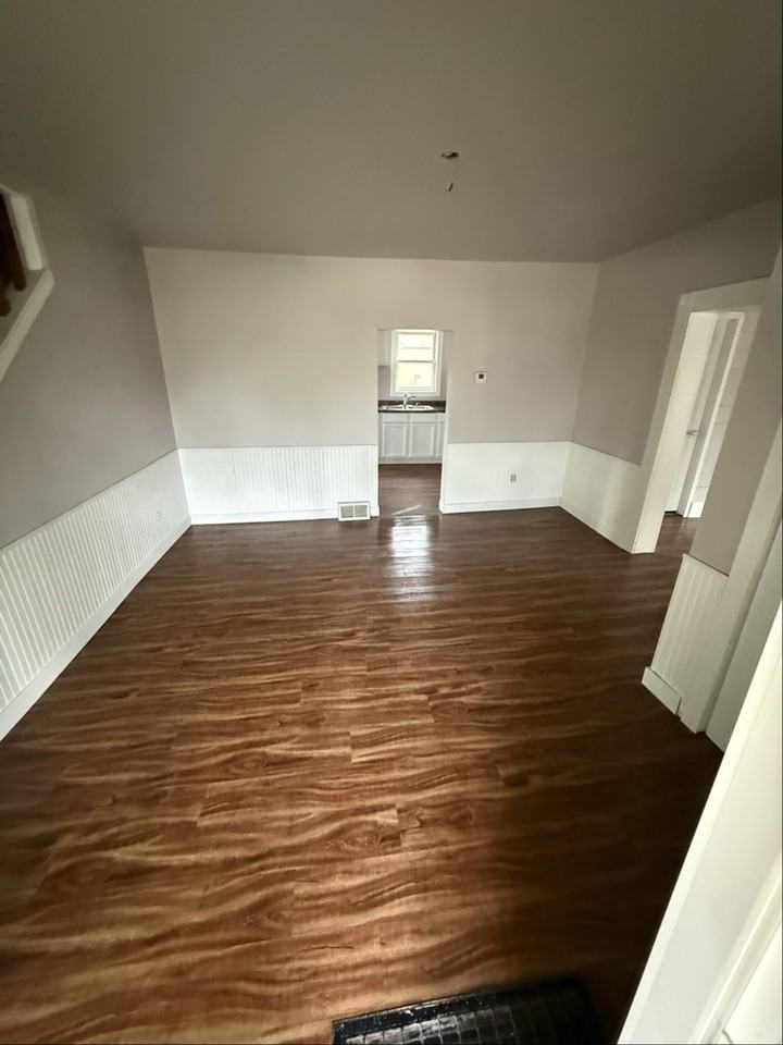 389 Fond Du Lac St - Photo 3 of 4