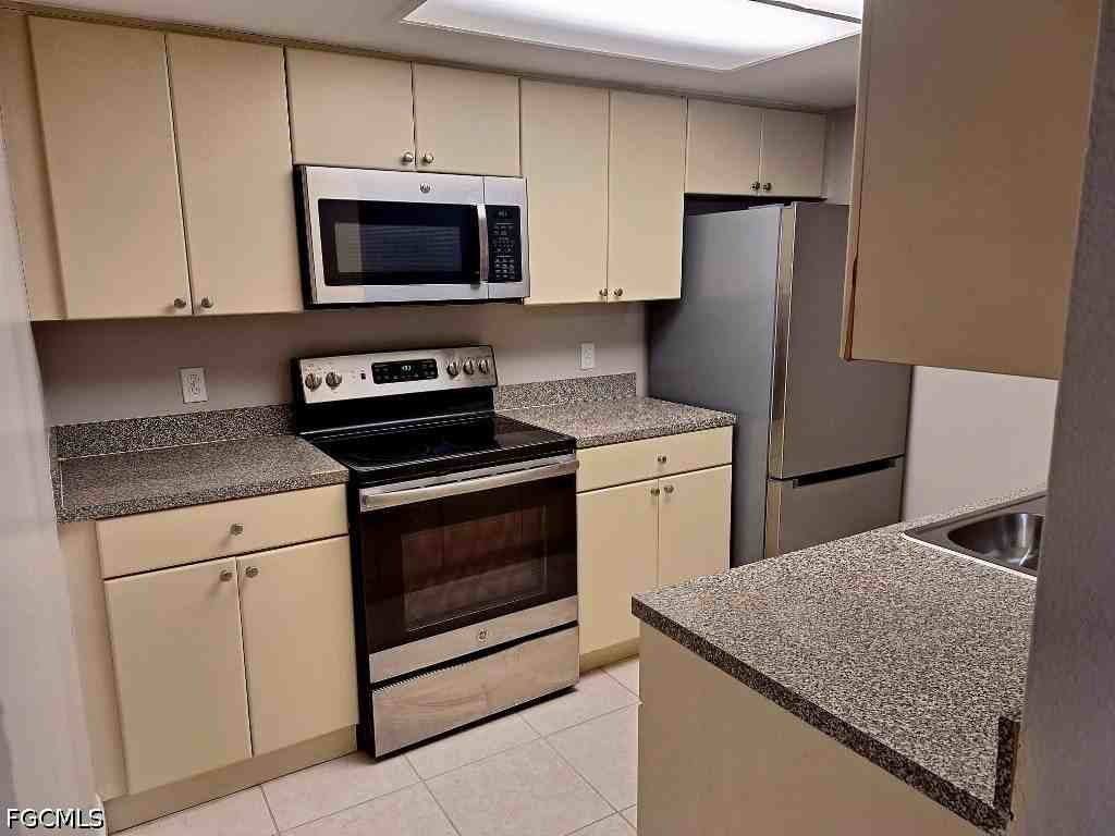 12632 Kenwood Ln #B - Photo 4 of 15