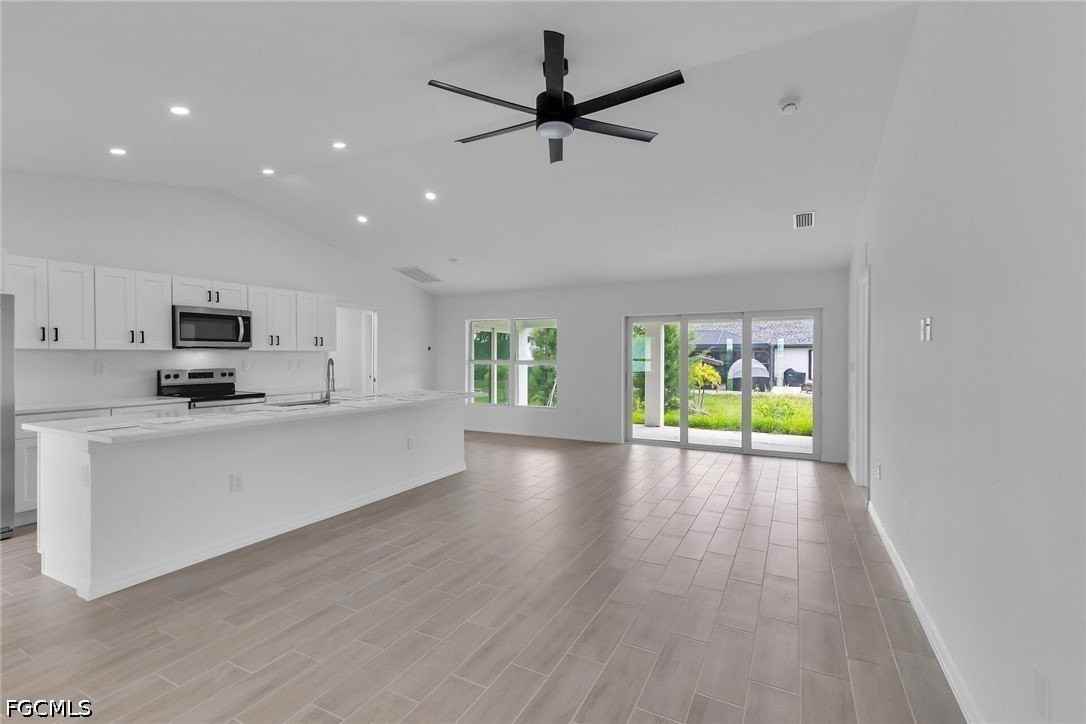 2221 Nw 43rd Ave - Photo 2 of 27