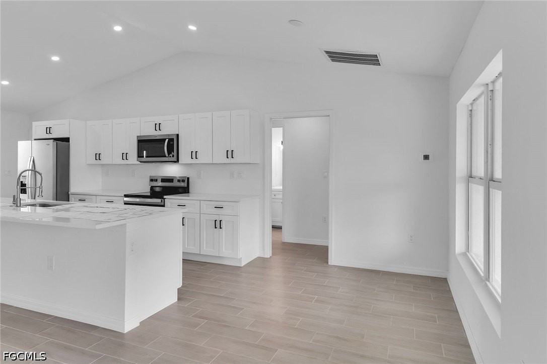 2221 Nw 43rd Ave - Photo 4 of 27