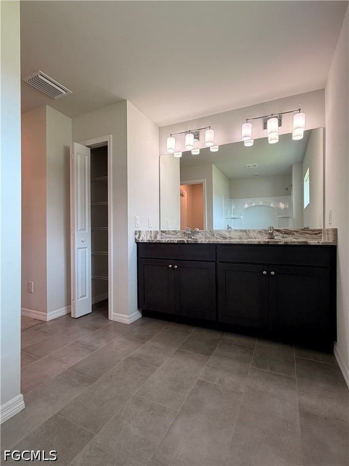 2901 Nw 18th Ave - Photo 5 of 21