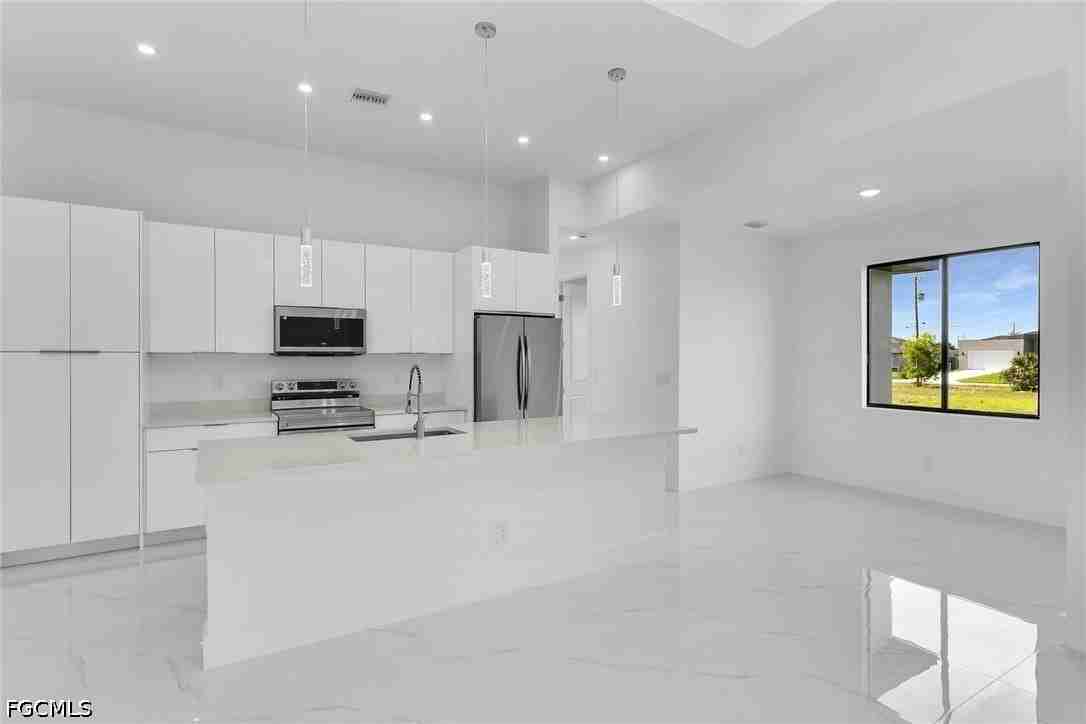 4202 Nw 33rd St - Photo 5 of 39