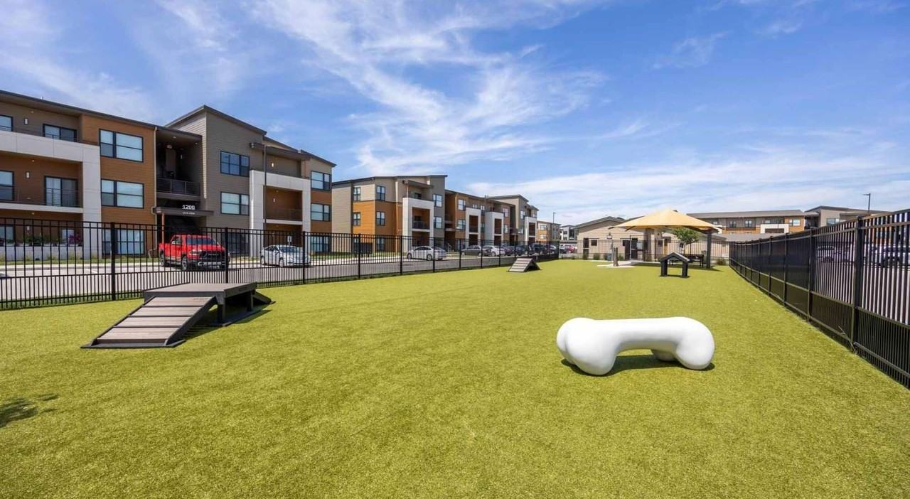 Avante Apartments - Photo 4 of 35