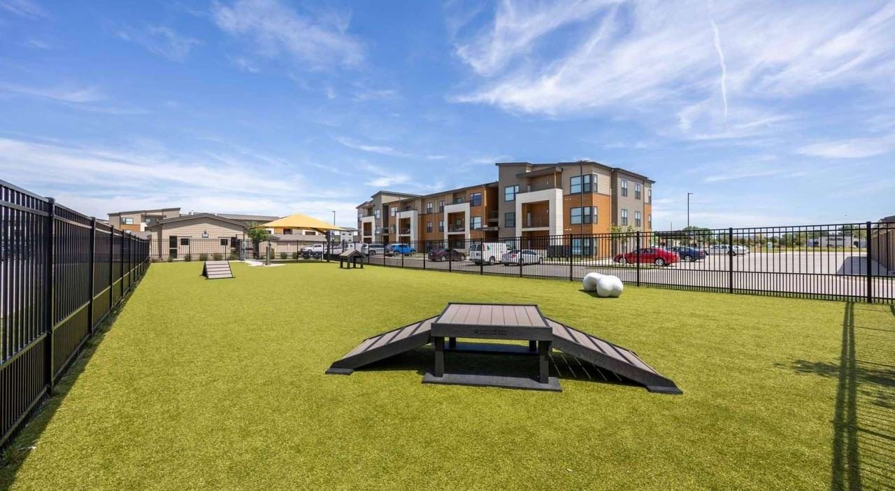 Avante Apartments - Photo 5 of 35