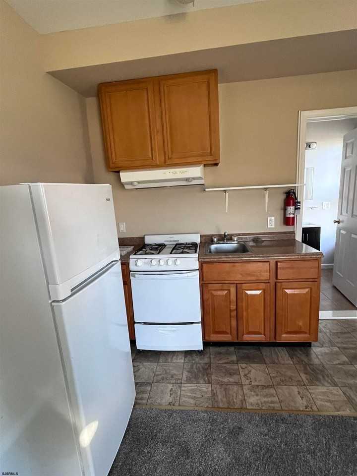 214 Seaside Ave Ave - Photo 4 of 7