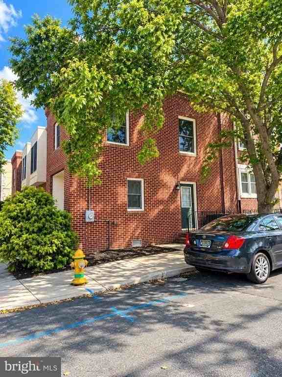 600 N Scott St - Photo 3 of 21