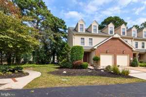 featured image of 400 Williamsburg Ct