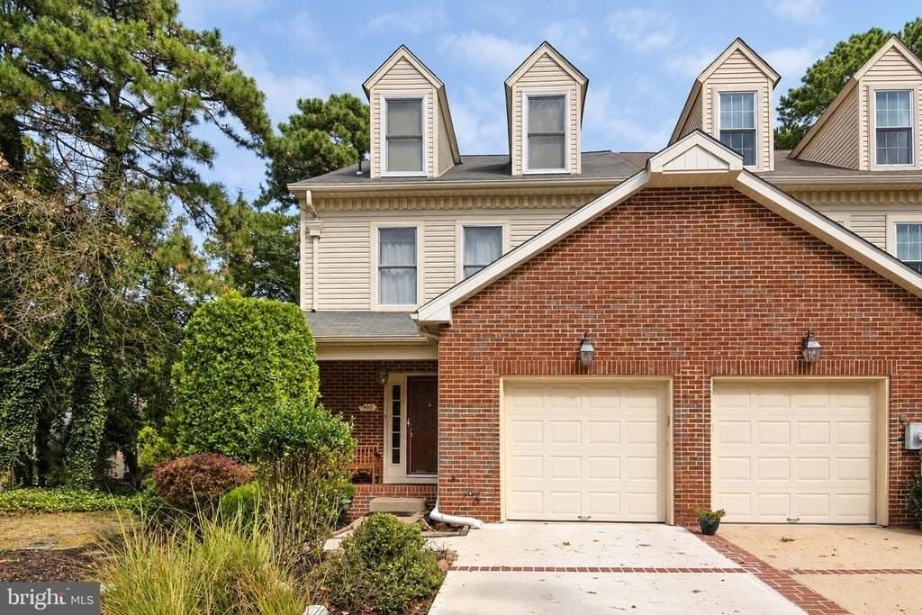 400 Williamsburg Ct - Photo 2 of 50