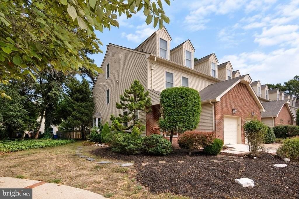 400 Williamsburg Ct - Photo 4 of 50