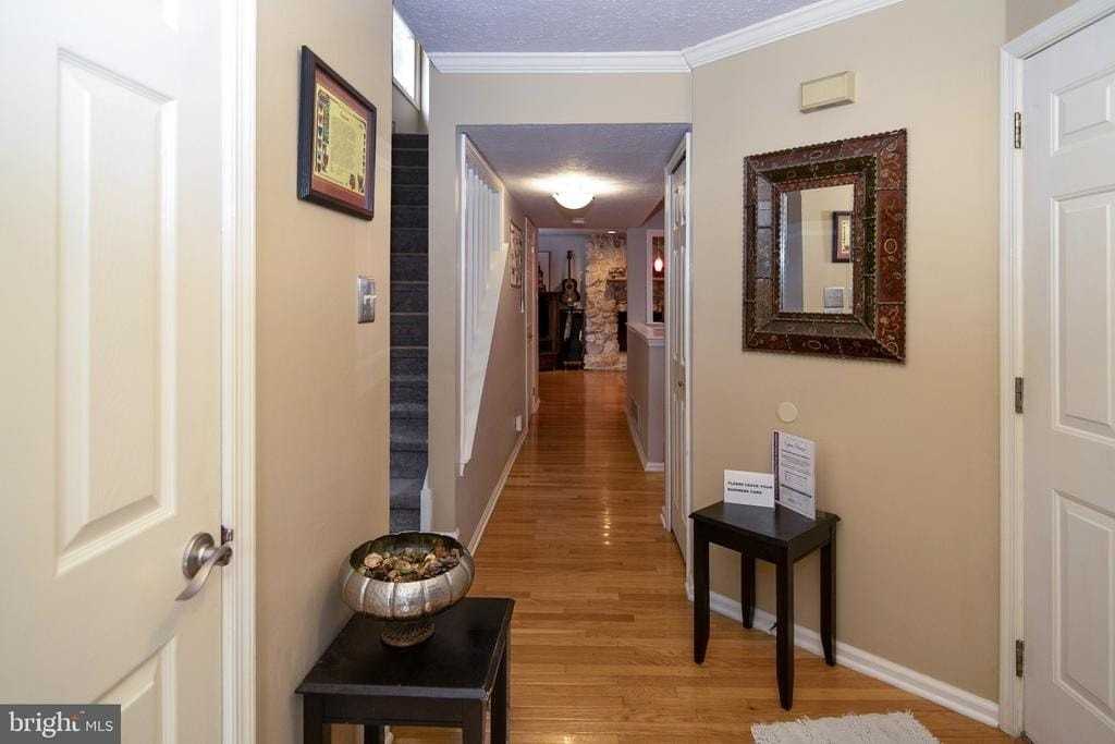 400 Williamsburg Ct - Photo 6 of 50