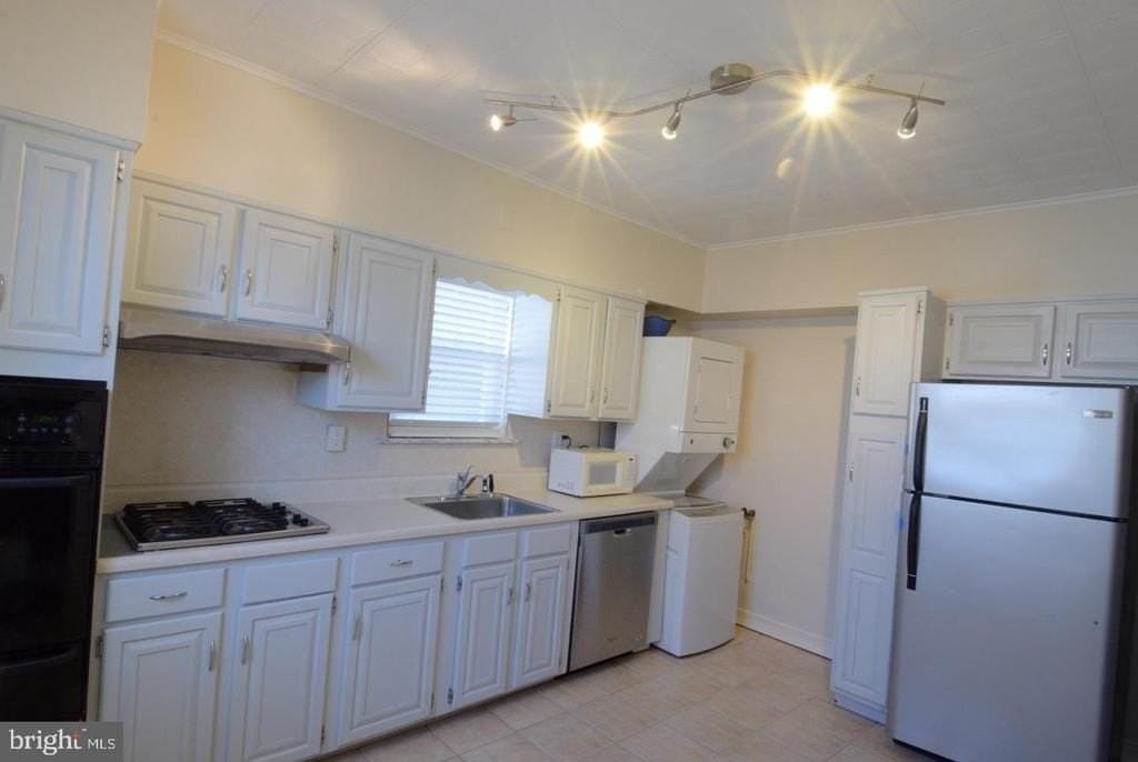 443 E Girard Ave - Photo 4 of 18