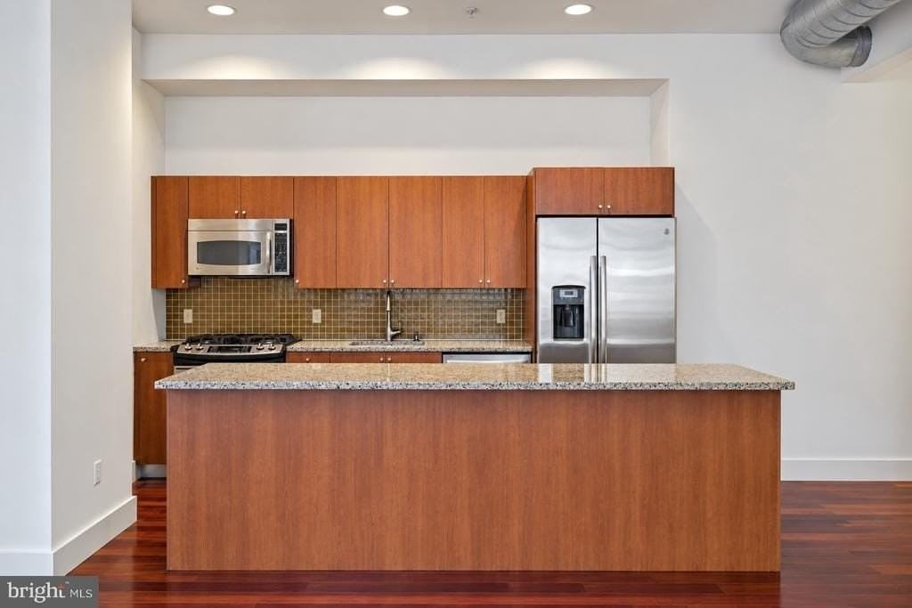 1101 Locust St - Photo 3 of 23