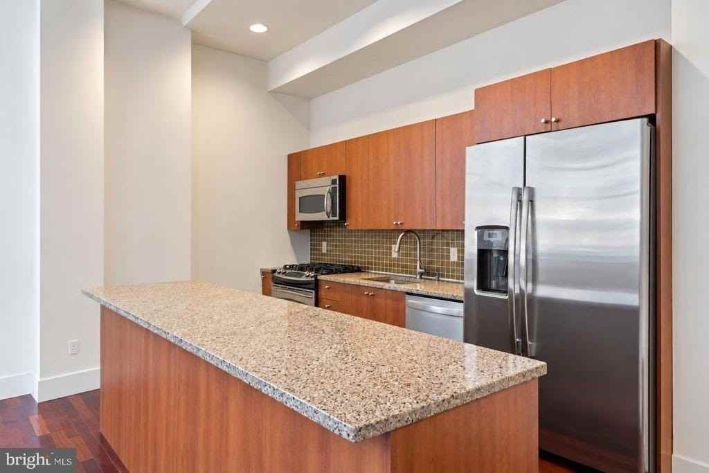 1101 Locust St - Photo 4 of 23