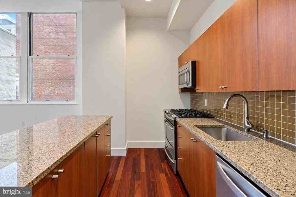 1101 Locust St - Photo 5 of 23