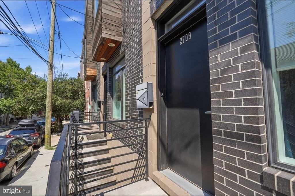 2709 Cambridge St - Photo 2 of 39