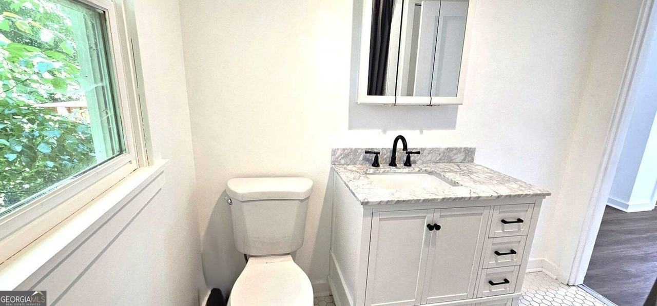 3230 W Shadowlawn Ave Ne - Photo 6 of 10