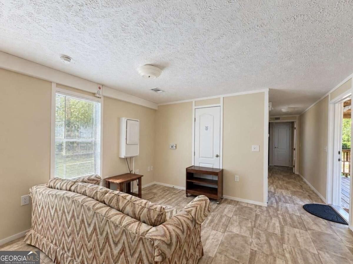 203 Sloan St - Photo 5 of 14