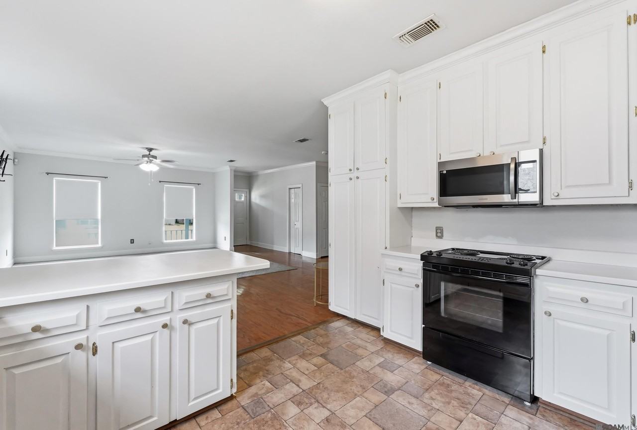 1305 E Tiffani St - Photo 6 of 22