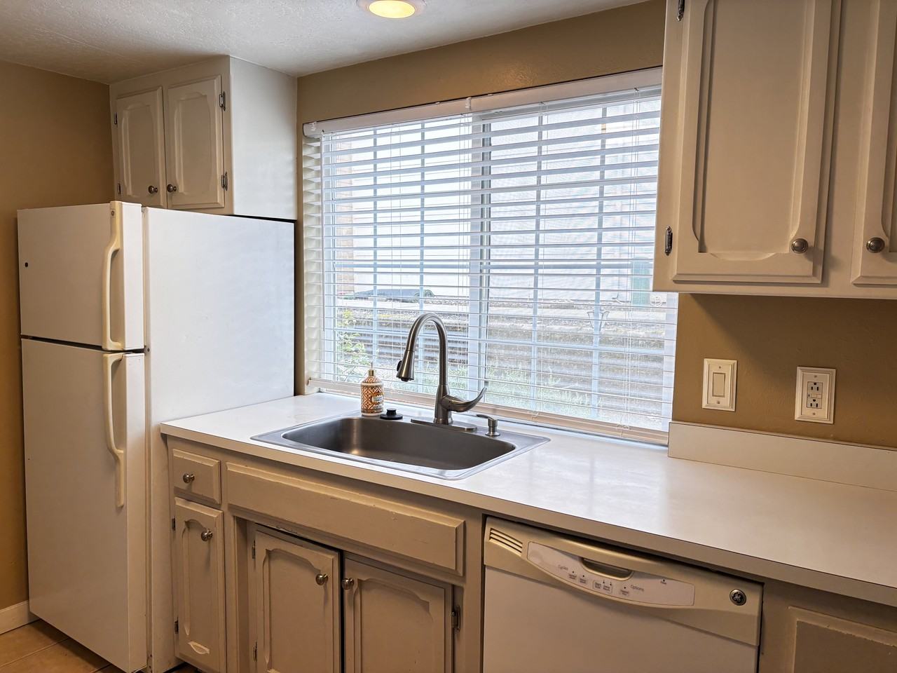 3154 Country Club Dr #1 - Photo 3 of 11