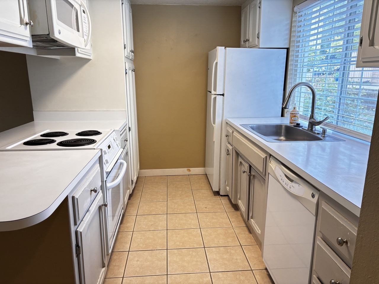 3154 Country Club Dr #1 - Photo 4 of 11