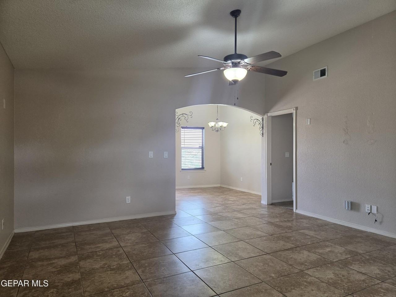 14189 N Point Ave - Photo 2 of 15