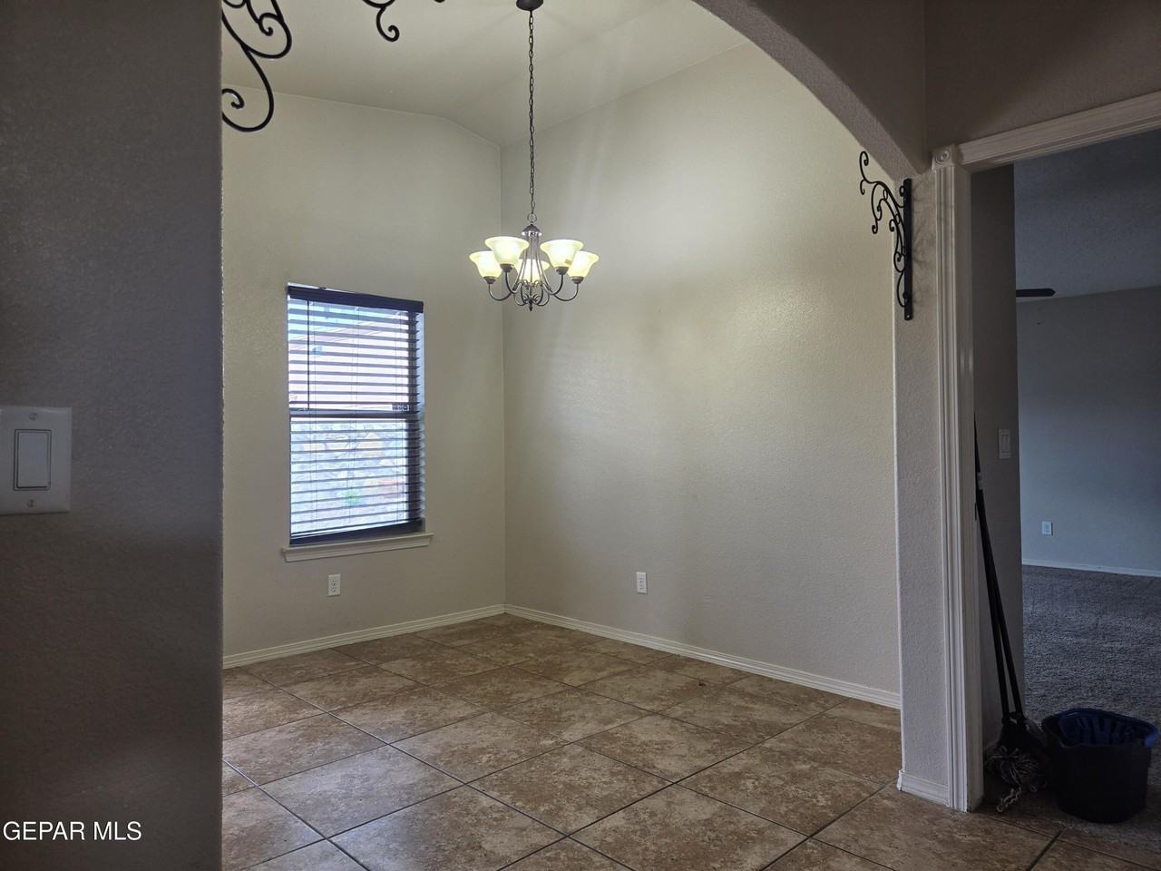 14189 N Point Ave - Photo 4 of 15
