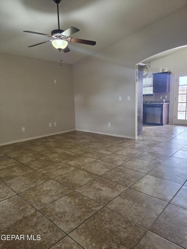 14189 N Point Ave - Photo 5 of 15